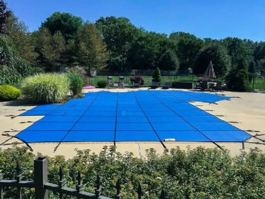 Merlin 10-Year Solid Safety Cover With Drain Panel | Rectangle 16' X 32' | 4' Offset 4' X 8' Right Side Step | Blue | 34W-X-BU